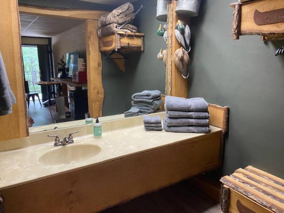 Stonegate Lodge 2 Queen Beds Wifi 50In Roku Tv Salt Water Pool Room #105 Eureka Springs Exterior foto