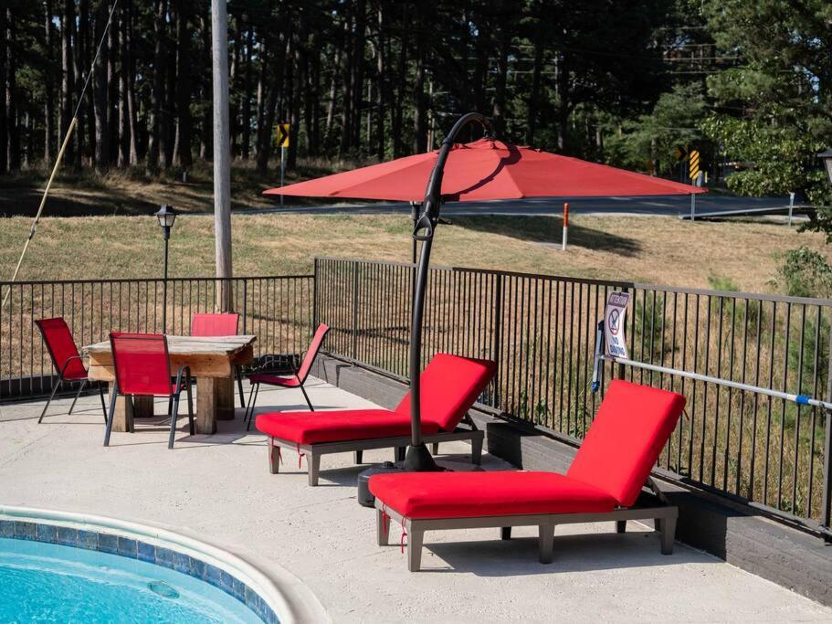 Stonegate Lodge 2 Queen Beds Wifi 50In Roku Tv Salt Water Pool Room #105 Eureka Springs Exterior foto